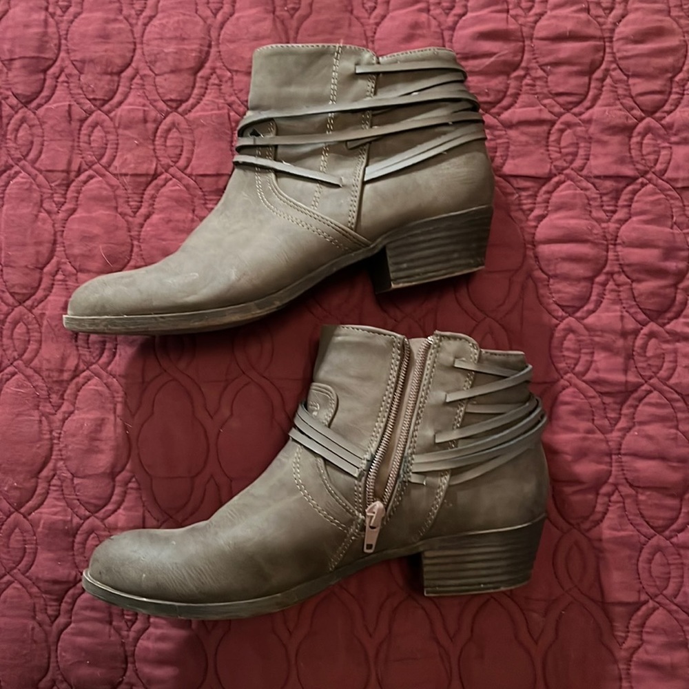 Pair of size 8 Madden Girl ankle boots; good condition